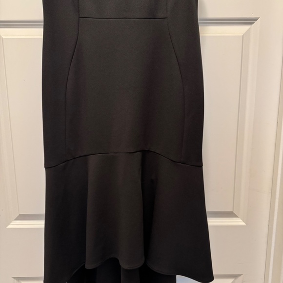 Woman’s formal dress - Picture 4 of 6